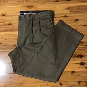 Dockers Mens Size W42 L32 NWOT